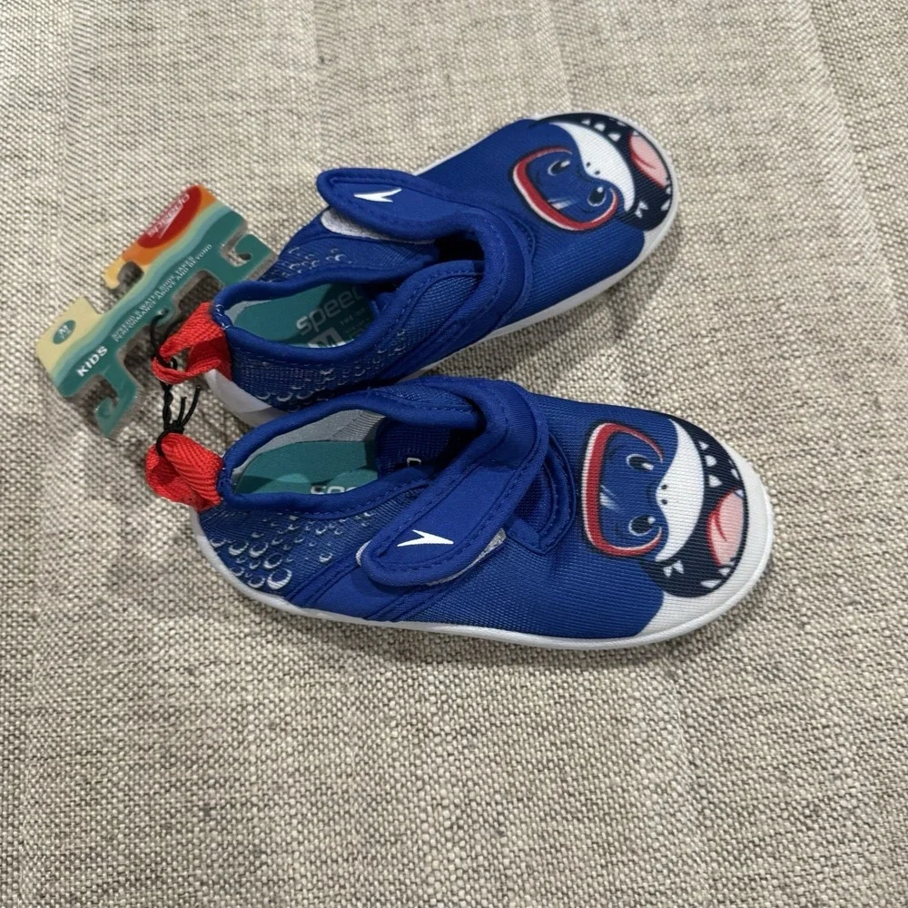 Speedo Shark Surfwalker Water Shoes Size Medium 7/8 Hook‎ and Loop Closure NWT